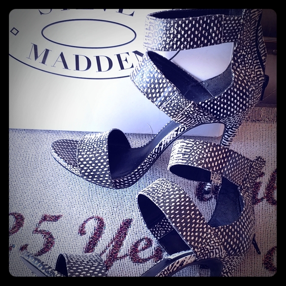 Steve Madden Shoes - Strappy heels